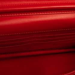 Pre Owned حقيبة كلتش شانيل "WOC" نمط متعرج كلاسيك جلد لامع بيج