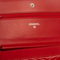 Pre Owned حقيبة كلتش شانيل "WOC" نمط متعرج كلاسيك جلد لامع بيج