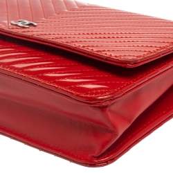 Pre Owned حقيبة كلتش شانيل "WOC" نمط متعرج كلاسيك جلد لامع بيج