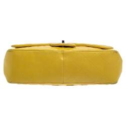 مملوكة مسبقًا حقيبة شانيل قلاب مزدوج كلاسيك جامبو جلد لامعة مبطنة بيضاء