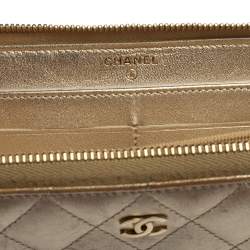 مملوكة مسبقًا Chanel Gold Quilted Leather CC Zip Around Wallet