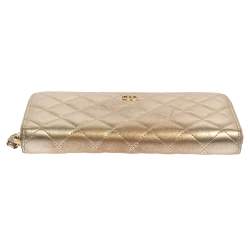 مملوكة مسبقًا Chanel Gold Quilted Leather CC Zip Around Wallet