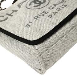 Pre Owned Chanel Grey Raffia Deauville Messenger Bag