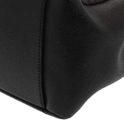 مملوكة مسبقًا Chanel Black Quilted Caviar Leather Grand Shopper Tote