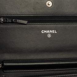 Pre Owned Chnael Black Aged Quilted Leather Lucky Charms 2.55 Reissue Wallet on Chain