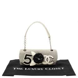 Pre Owned حقيبة كتف شانيل No 5 كاميليا بقلاب كانفاس مبطن بيج