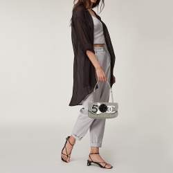 Pre Owned حقيبة كتف شانيل No 5 كاميليا بقلاب كانفاس مبطن بيج