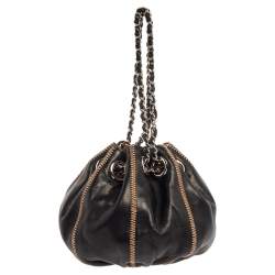 مملوكة مسبقًا Chanel Black/Peach Leather Reversible Drawstring Tassel Bag