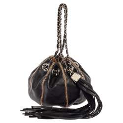 مملوكة مسبقًا Chanel Black/Peach Leather Reversible Drawstring Tassel Bag