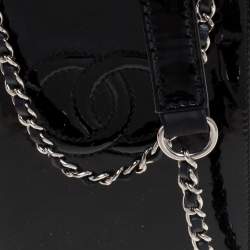 مملوكة مسبقًا حقيبة كروس للهاتف شانيل سي سي جلد أسود لامع وجلد