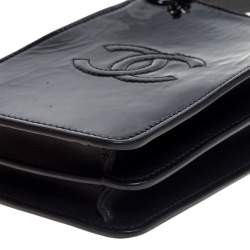 مملوكة مسبقًا حقيبة كروس للهاتف شانيل سي سي جلد أسود لامع وجلد