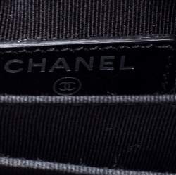 مملوكة مسبقًا حقيبة كروس للهاتف شانيل سي سي جلد أسود لامع وجلد