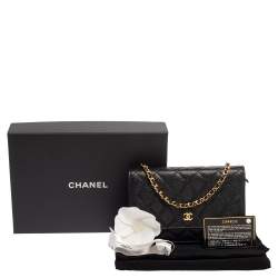 مملوكة مسبقًا محفظة بسلسلة شانيل كلاسيكية جلد وردية فاتحة