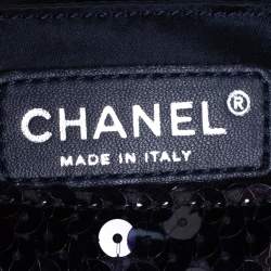 مملوكة مسبقًا Chanel Navy Blue Sequins CC Half Moon Clutch