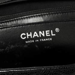 مملوكة مسبقًا حقيبة شانيل ماكسي كلاسيك جلد كافيار أسود مبطن بقلاب واحد