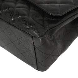 مملوكة مسبقًا حقيبة شانيل ماكسي كلاسيك جلد كافيار أسود مبطن بقلاب واحد