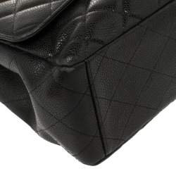 مملوكة مسبقًا حقيبة شانيل ماكسي كلاسيك جلد كافيار أسود مبطن بقلاب واحد