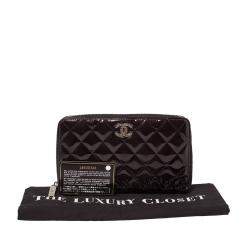 مملوكة مسبقًا محفظة مفكرة شانيل مزينة شعار الماركة سي سي سحاب ملتف جلد لامع مبطن عنابي داكن