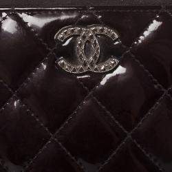 مملوكة مسبقًا محفظة مفكرة شانيل مزينة شعار الماركة سي سي سحاب ملتف جلد لامع مبطن عنابي داكن