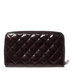 مملوكة مسبقًا محفظة مفكرة شانيل مزينة شعار الماركة سي سي سحاب ملتف جلد لامع مبطن عنابي داكن