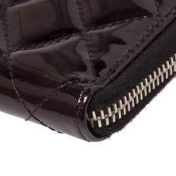 مملوكة مسبقًا محفظة مفكرة شانيل مزينة شعار الماركة سي سي سحاب ملتف جلد لامع مبطن عنابي داكن