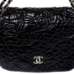 Pre Owned حقيبة شانيل كلاسيك فينيل فضي لامع نقشة غرافيك