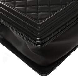 مملوكة مسبقًا Chanel Black Quilted Leather New Medium Boy Flap Bag