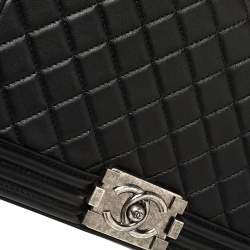 مملوكة مسبقًا Chanel Black Quilted Leather New Medium Boy Flap Bag
