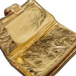 مملوكة مسبقًا Chanel Metallic Gold Leather CC Foldover Clutch