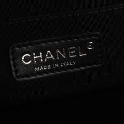 Pre Owned Chanel Red Quilted Patent Leather Medium Boy Flap Bag