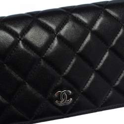 مملوكة مسبقًا Chanel Black Quilted Leather L Yen Continental Wallet