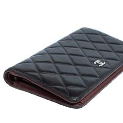 مملوكة مسبقًا Chanel Black Quilted Leather L Yen Continental Wallet