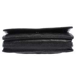 مملوكة مسبقًا محفظة بسلسلة شانيل كلاسيك جلد كافيار مبطن أحمر