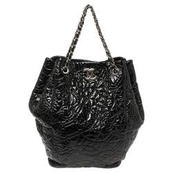 Pre Owned Chanel Black Camellia Quilted Vinyl Rock In Moscow Hobo