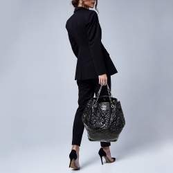 Pre Owned Chanel Black Camellia Quilted Vinyl Rock In Moscow Hobo