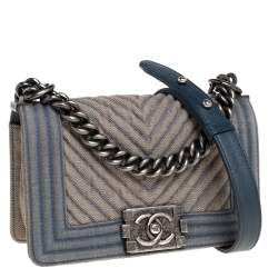 مملوكة مسبقًا Chanel Blue Chevron Denim Small Boy Flap Bag