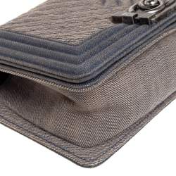 مملوكة مسبقًا Chanel Blue Chevron Denim Small Boy Flap Bag