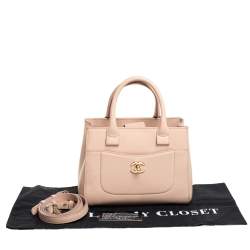 مملوكة مسبقًا Chanel Beige Leather Mini Neo Executive Shopping Tote