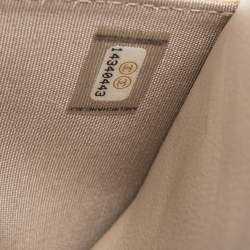 مملوكة مسبقًا Chanel Beige Caviar Leather CC Timeless Wallet On Chain