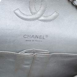 Pre Owned حقيبة شانيل قلاب مزدوجة كلاسيكية جلد خروف مثقب فضي متوسطة