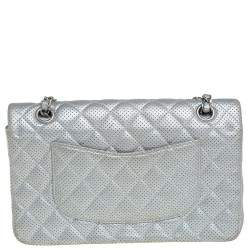 Pre Owned حقيبة شانيل قلاب مزدوجة كلاسيكية جلد خروف مثقب فضي متوسطة