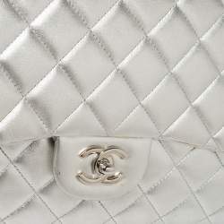 مملوكة مسبقًا Chanel Metallic Silver Quilted Leather Maxi Classic Single Flap Bag