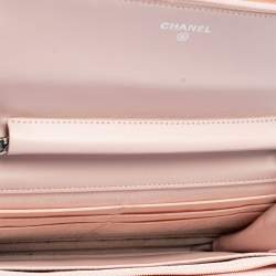 مملوكة مسبقًا Chanel Grey/Pink Quilted Leather Wild Stitch CC Wallet on Chain