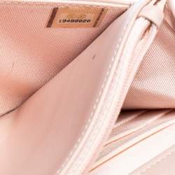 مملوكة مسبقًا Chanel Grey/Pink Quilted Leather Wild Stitch CC Wallet on Chain