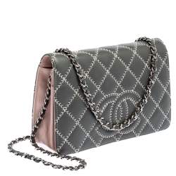مملوكة مسبقًا Chanel Grey/Pink Quilted Leather Wild Stitch CC Wallet on Chain