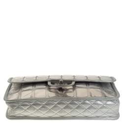 مملوكة مسبقًا حقيبة شانيل ايس كيوب إصدار محدود جلد وفينيل فضي ذات قلاب 