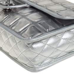 مملوكة مسبقًا حقيبة شانيل ايس كيوب إصدار محدود جلد وفينيل فضي ذات قلاب 