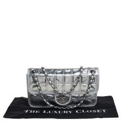 مملوكة مسبقًا حقيبة شانيل ايس كيوب إصدار محدود جلد وفينيل فضي ذات قلاب 