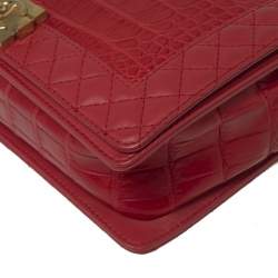 مملوكة مسبقًا حقيبة شانيل نيو ريفرسو بوي جلد وجلد تمساح أحمر ذات قلاب متوسطة 
