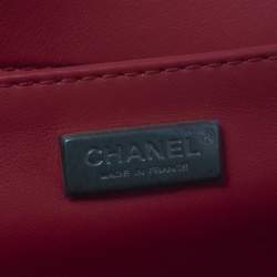 مملوكة مسبقًا حقيبة شانيل نيو ريفرسو بوي جلد وجلد تمساح أحمر ذات قلاب متوسطة 